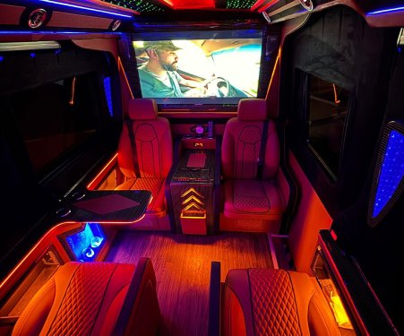 Premium VVIP Black Sprinter